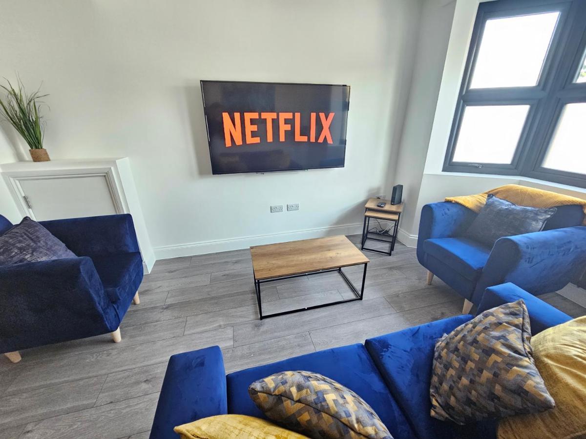 Spacious 4Br House, London, Sleeps 9, Parking Available Екстериор снимка